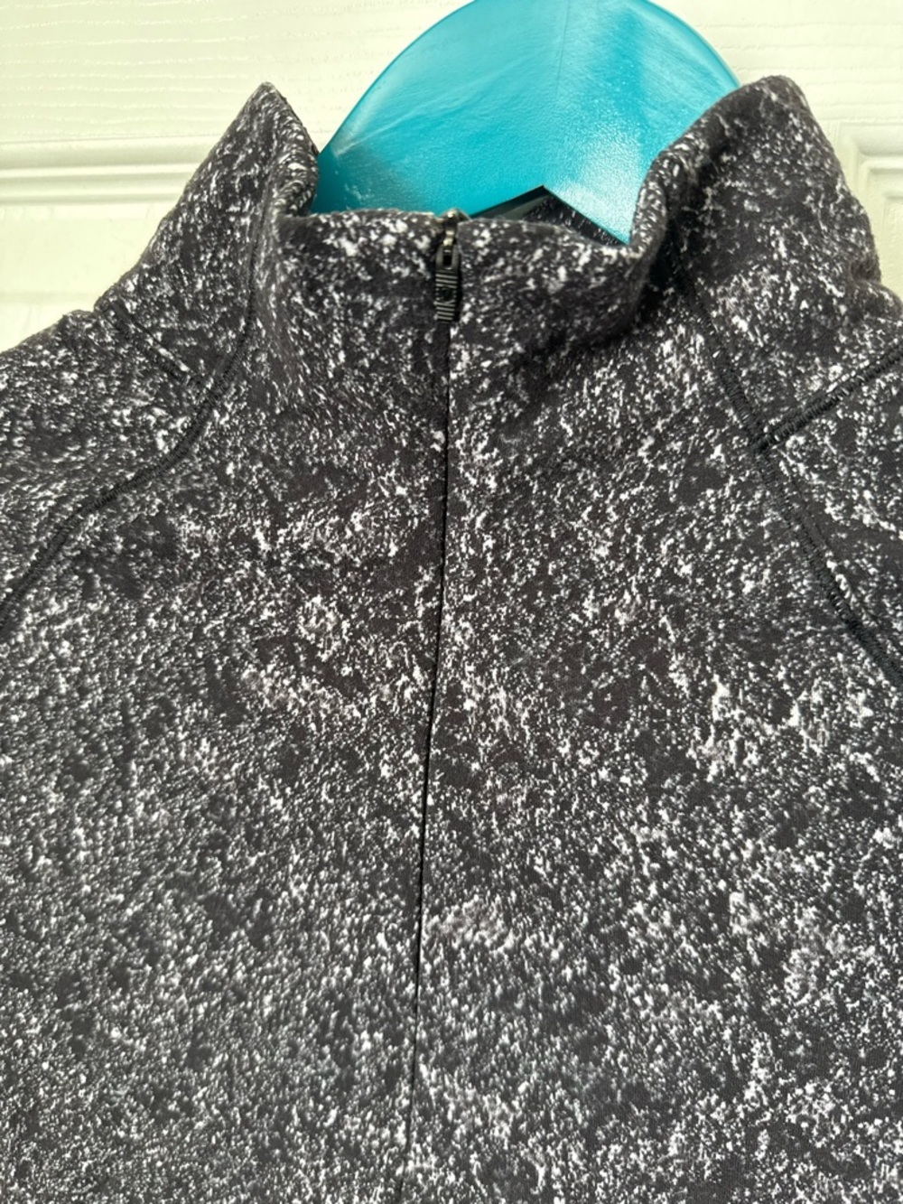 Lululemon Outrun the Elements 1/2 Zip | Size 8. | black and white - Picture 5 of 10